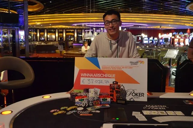 Zhe Li de winnaar | 2016/07 - Utrecht Poker Series - €700 NLHE Main Event 